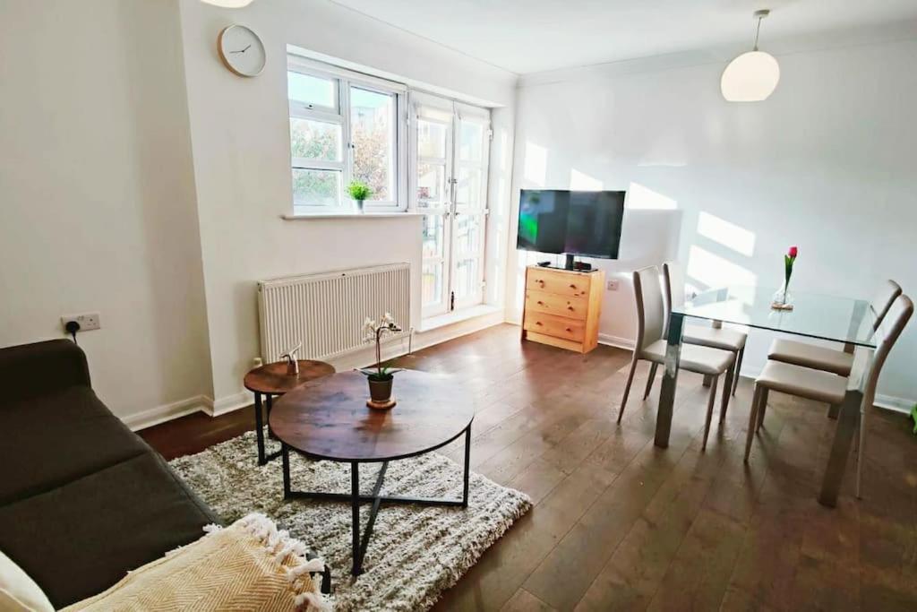 Апартаменты Aldgate Flats In E1. Лондон Экстерьер фото
